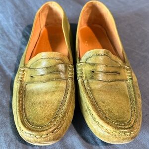Women’s size 8 Cole Haan loafers green and‎ gorgeous!